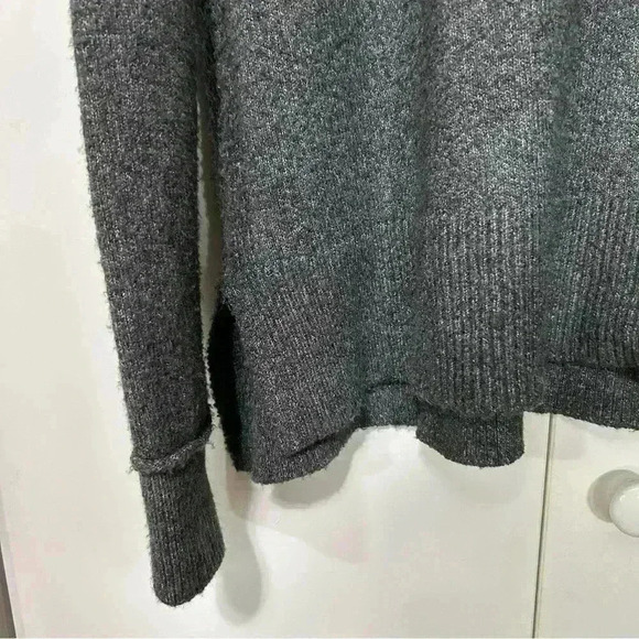 Tahari Gray Long Sleeve Knit Turtleneck Comfortable Soft Sweater Size Medium - Picture 3 of 14